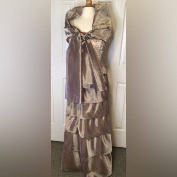 Dolce Jovani Gold Beaded Evening Gown & Shawl Size 14 in Like New Condition - Picture 1 of 7